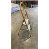 Image 2 : FOLDING 2 STEP LADDER