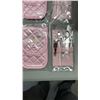 Image 2 : 6 MANICURE SETS AND BOX OF IPHONE COMPANIONS