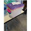 Image 2 : LOT OF PLASTIC STORAGE CONTAINERS WITH LIDS