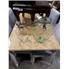 Image 1 : 2 GLASS VASES
