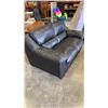 Image 2 : BLACK LEATHER LOVESEAT