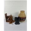 Image 1 : Decorative Home Décor Lot, Vase, Wooden Carvings, Etc