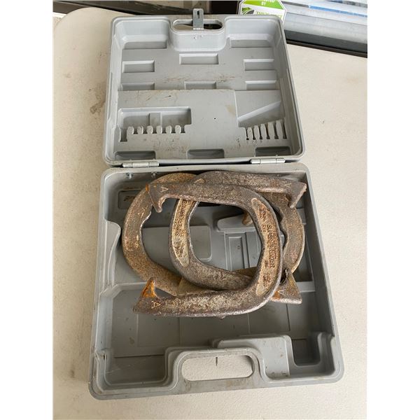 Horse shoes