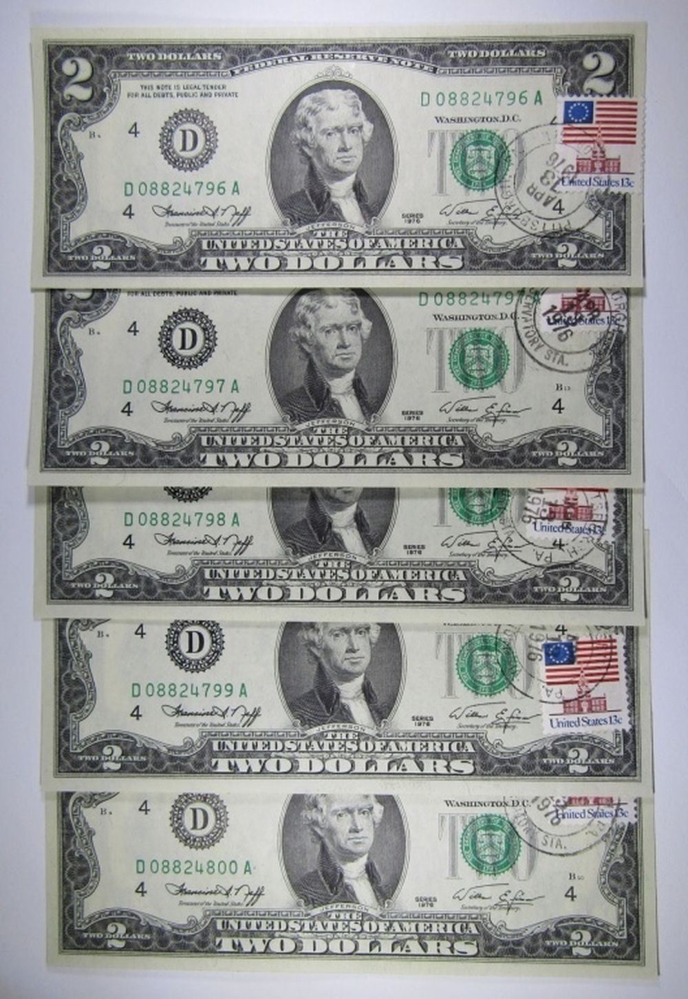 (5) STAMPED 1976 $2 CONSECUTIVE # NOTES