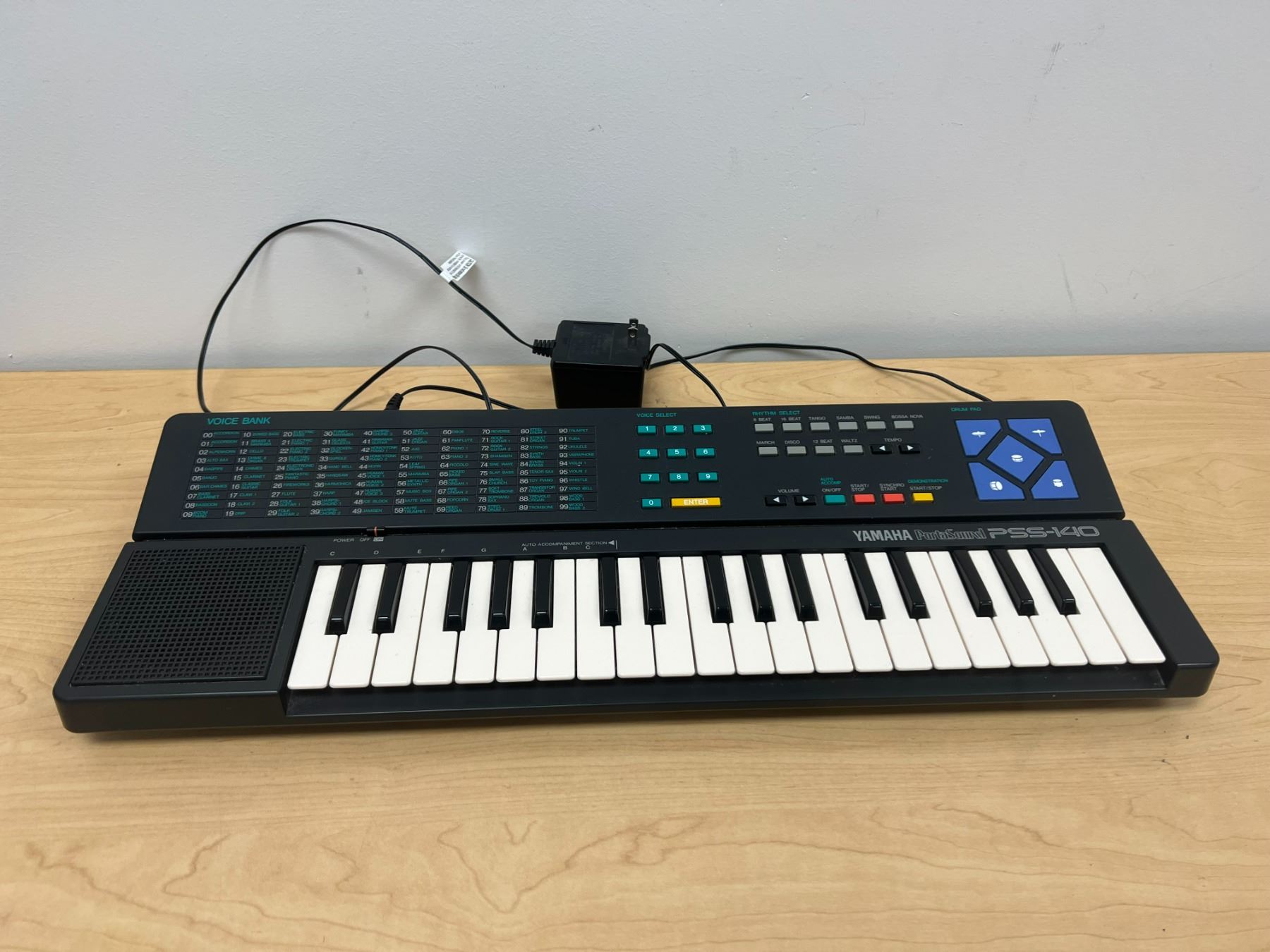 Yamaha Portasound PSS-140 Keyboard with Adaptor - Works (approx: 22x8
