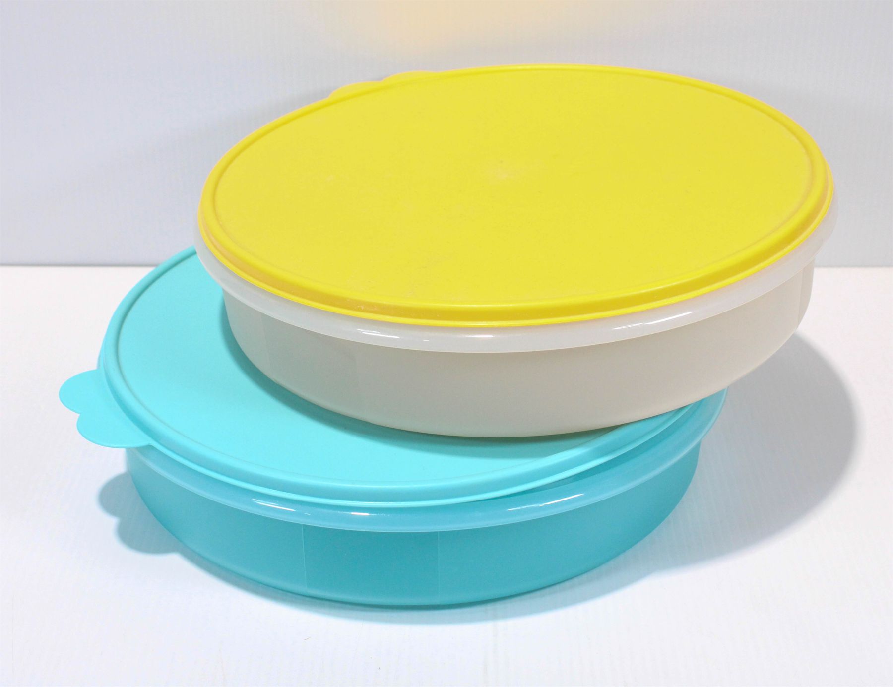 2 LARGE ROUND ESTATE TUPPERWARE CONTAINERS