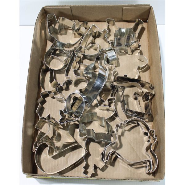 TRAY OF VARIOUS METAL COOKIE CUTTERS