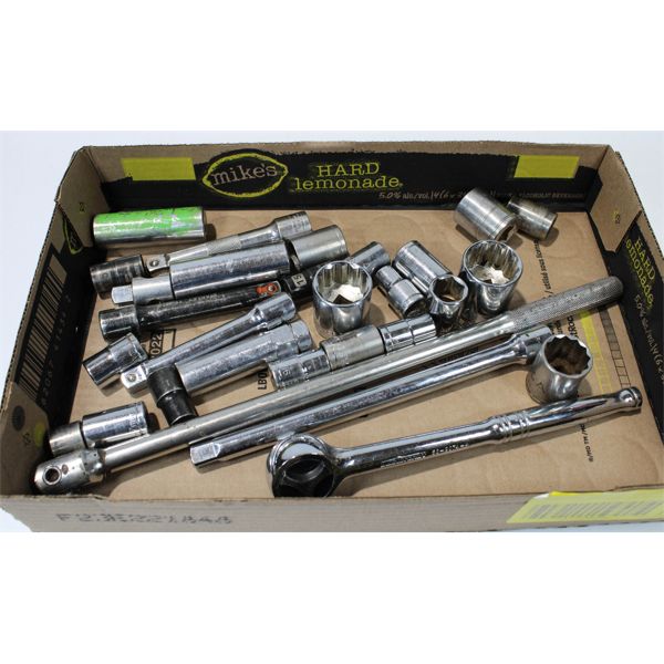 FLAT OF MISC. 1/2 DRIVE RATCHET EXTENTIONS & SOCKETS