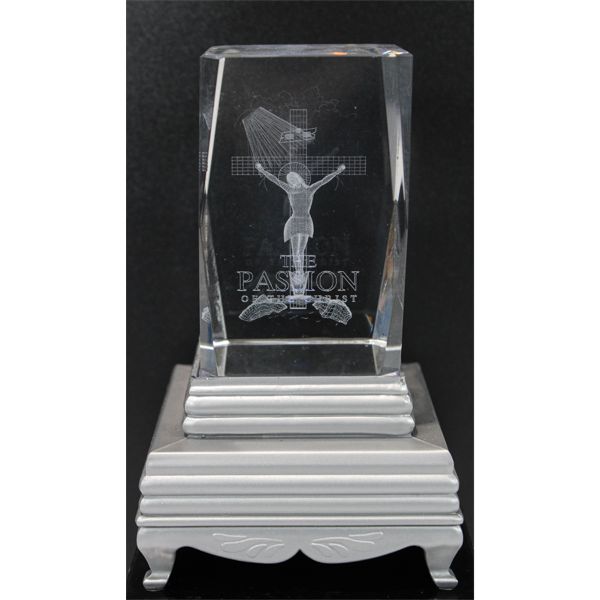 GLASS CRYSTAL W/PASSION OF THE CHRIST LASER ETCHING