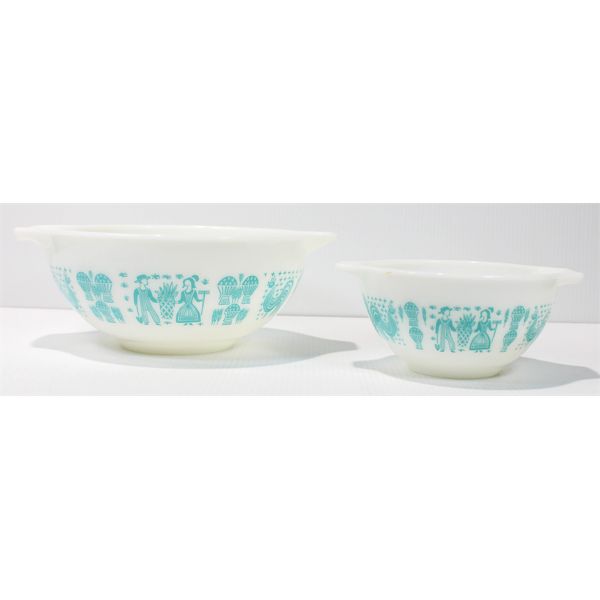 2 VINTAGE PYREX MIXING BOWLS, AMISH DESIGN