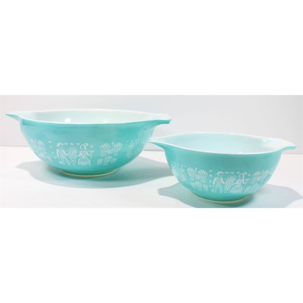 2 VINTAGE PYREX MIXING BOWLS, TURQUOISE AMISH DESIGN 