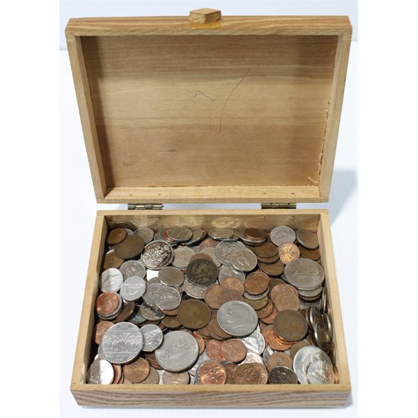 ESTATE BOX OF CANADAIAN AND US COINS