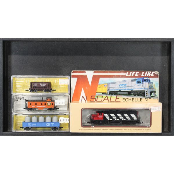 VINTAGE N SCALE LOCOMOTIVE & 3 CARS MODEL RAILROAD