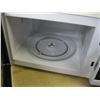Image 2 : DANBY WHITE MICROWAVE