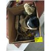 Image 1 : BOX OF MISC. - HORNS, SKULL, ETC.