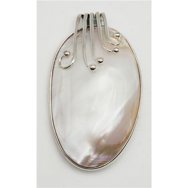 STERLING PENDANT WITH LARGE SHELL CENTER