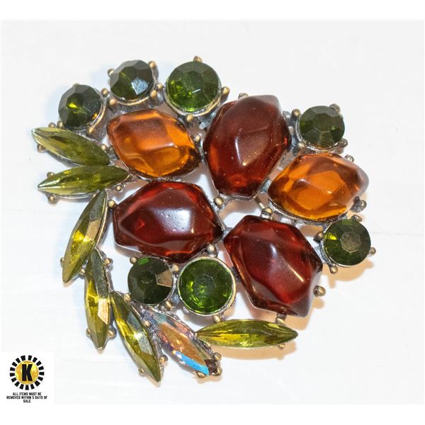 LADIES VINTAGE BROOCH OR PENDANT