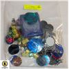 Image 1 : BAG OF VARIOUS POKEMON COLLECTIBLES - NEW