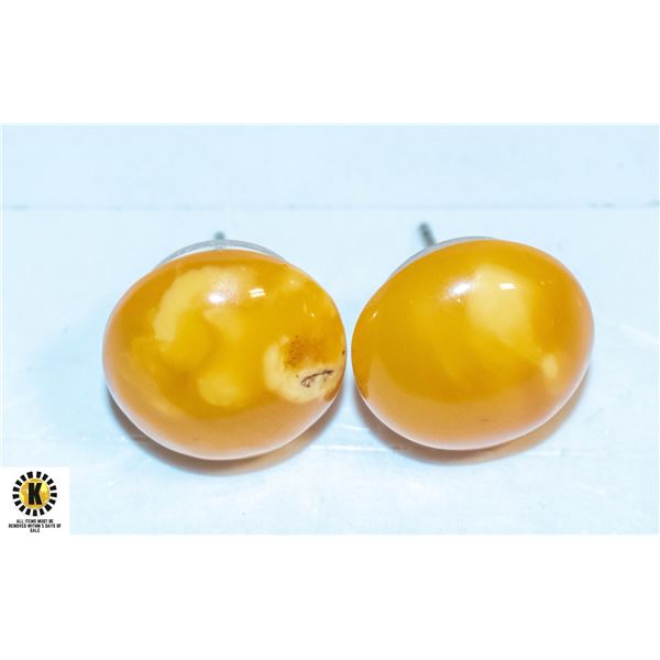 PAIR OF VINTAGE AMBER EARRING