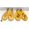 Image 1 : 2 PAIRS LADIES SIZE 8 LADIES MOCCASSINS