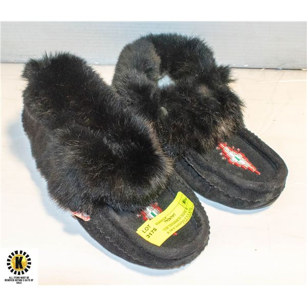 BLACK FUR TRIMMED SIZE 8 LEATHER MOCASSINS-ESTATE