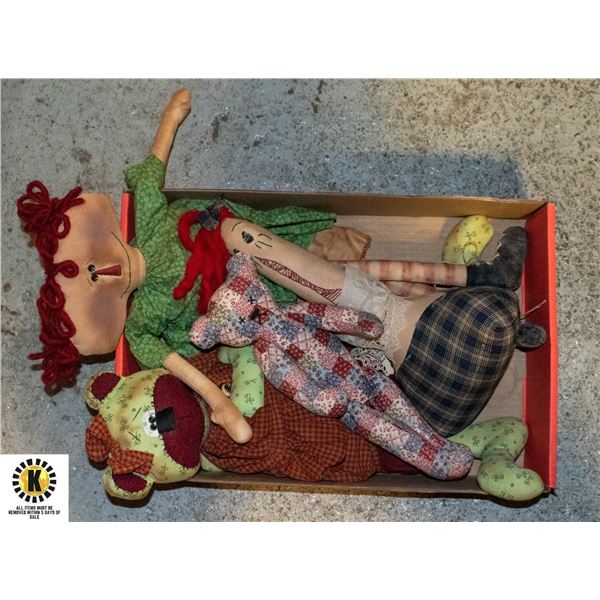 FOLK ART DOLLS ALL TOGETHER-ESTATE