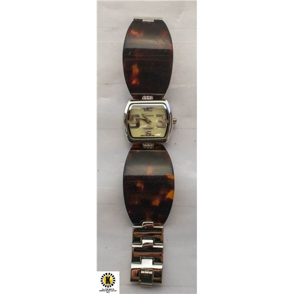 LADIES AMBER LOOKING GENEVA WATCH OLD