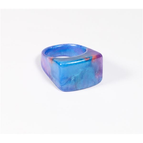 NEW CHUNKY GEOMETRIC RESIN SIZE 8 1/2 RING