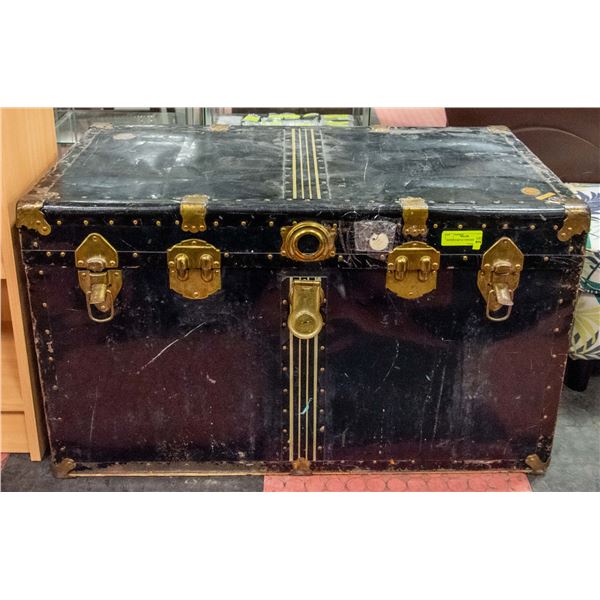 ANTIQUE METAL STEAMER TRUNK 36" X 19" X 21"