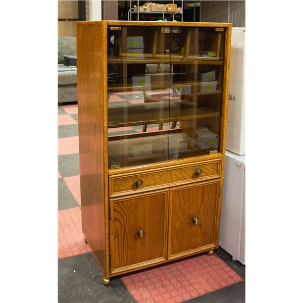 OAK AUDIO EQUIPMENT/ENTERTAINMENT STAND