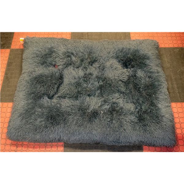 NEW UNBOXED PLUSH DOG BED WITH NON SLIP BASE