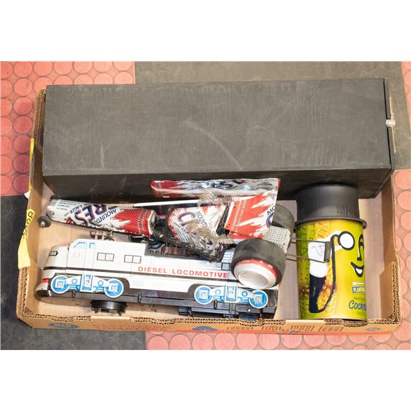 TRAY OF VINTAGE TOYS