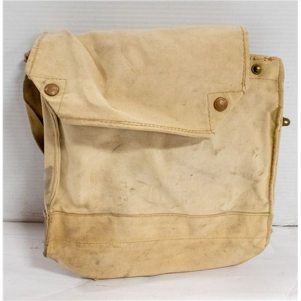 WORLD WAR MILITARY GAS MASK POUCH