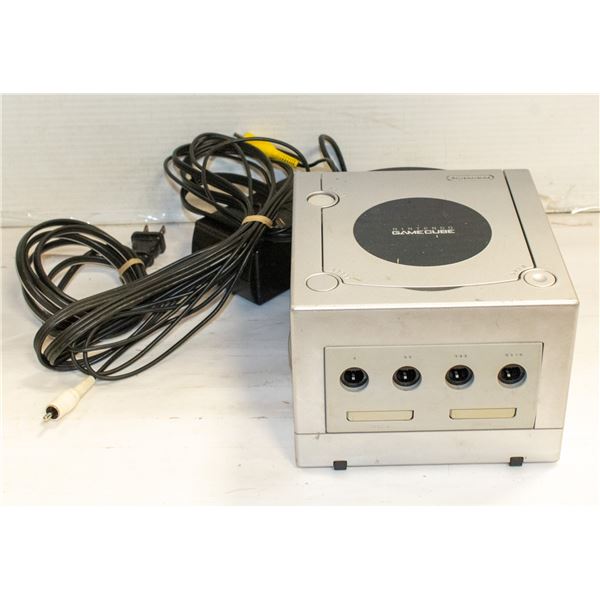 NINTENDO GAMECUBE CONSOLE - TESTED