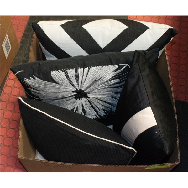 BOX WITH 4 BLACK & WHITE THROW PILLOWS