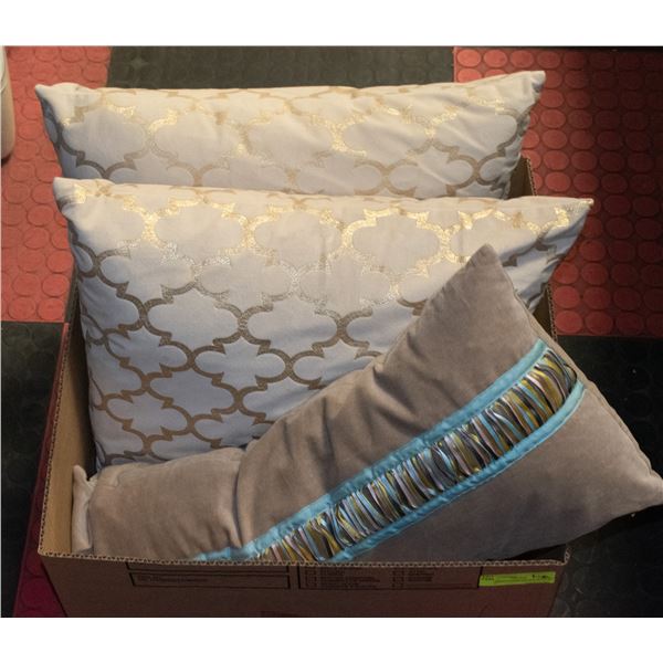 BOX WITH 2 MEDIUM SIZE GOLD & BEIGE