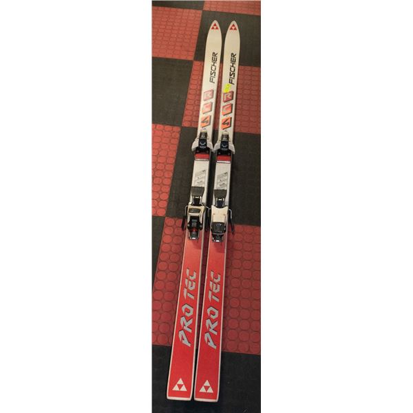 VINTAGE FISCHER CROSS COUNTRY SKIS