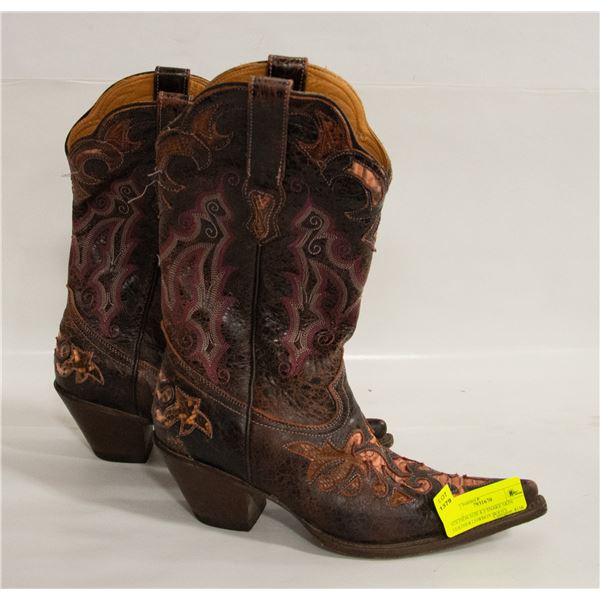 STETSON SIZE 8.5 SNAKE SKIN LEATHER COWBOY BOOTS