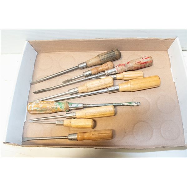 BOX WITH 10 VINTAGE WOOD HANDLED SCREWDRIVERS