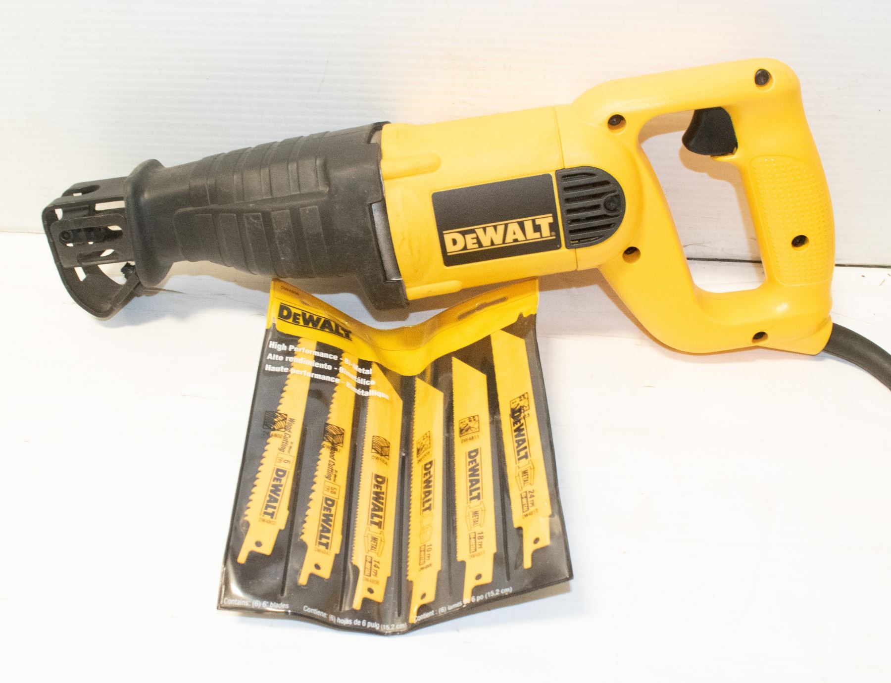 BOX WITH DEWALT CORDED RECIPROCATING SAW