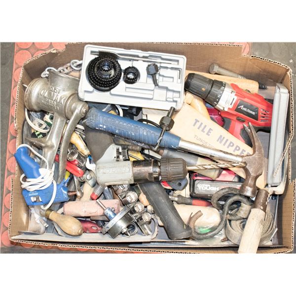 TRAY OF ASSORTED TOOLS