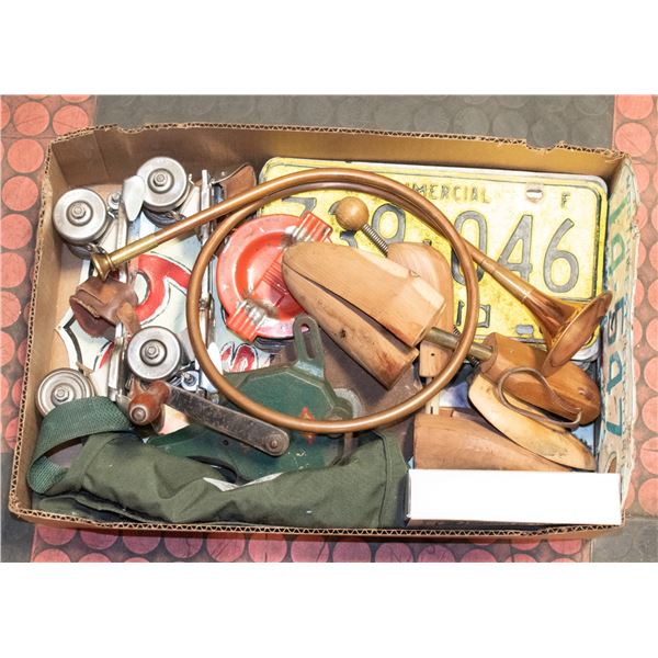 TRAY OF ASSORTED COLLECTIBLES