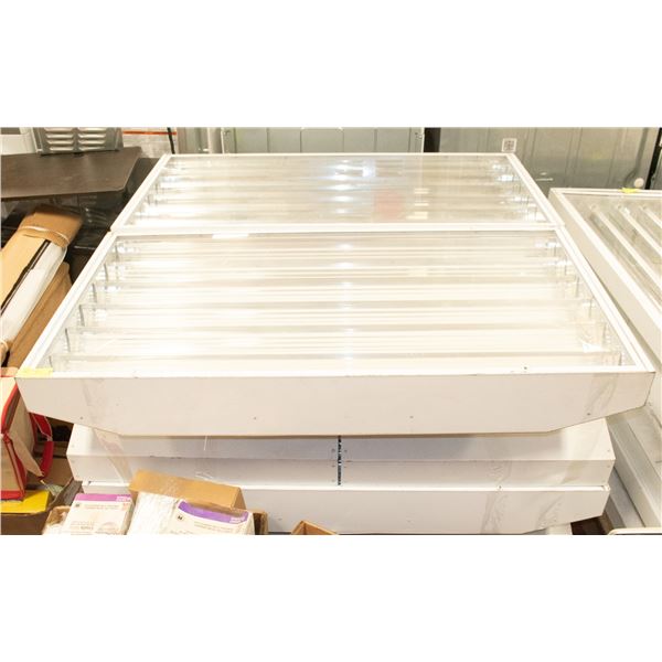 PALLET OF INDUSTRIAL HANGING LIGHTS