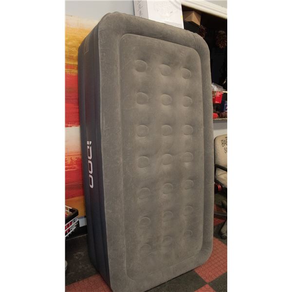 IDOO TWIN SIZE PREMIUM AIR MATTRESS WITH