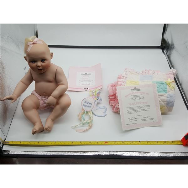 Rare Porcelain Doll Cute as a Button - Ashton-Drake Galleries (1993 Rare Porcelain Doll Cute as a Button - Ashton-Drake Galleries (1993