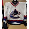 Image 1 : Signed Vancouver Canucks Jersey (A1966)