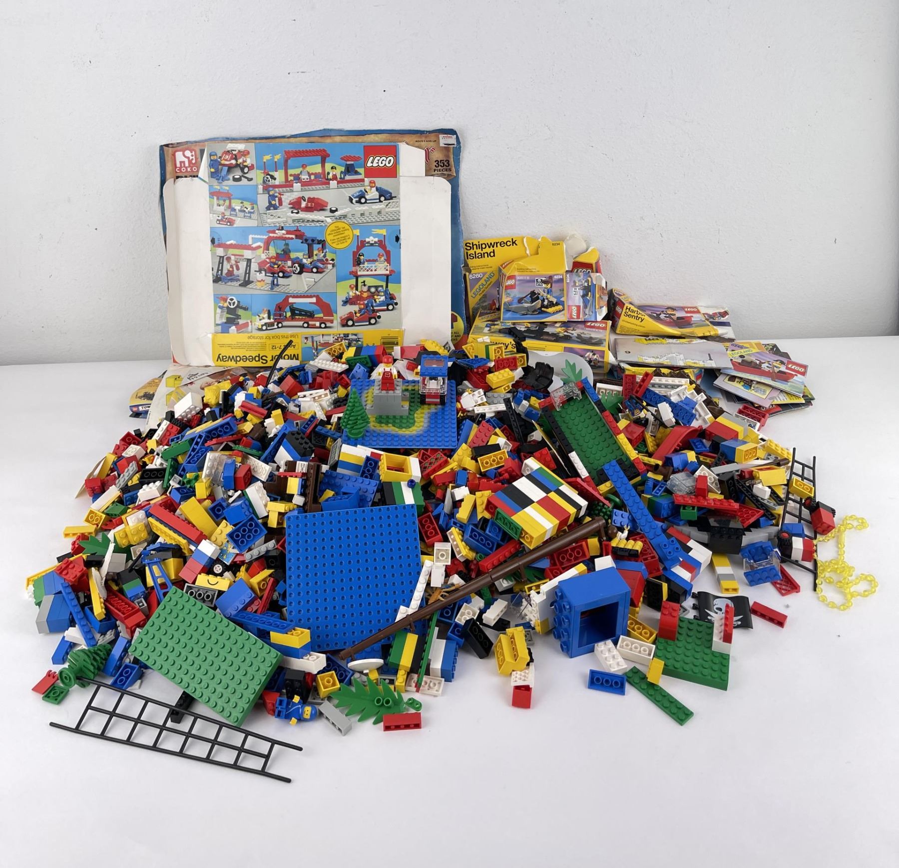 Lego Colltion Large Collection of Vintage Legos
