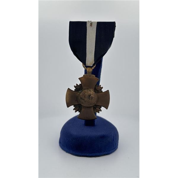 WW2 US Navy Cross Medal