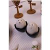 Image 5 : (4) Salt & Pepper Shakers + Ceramic Figures and a Wall Hanger