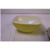 Image 2 : (2) Pyrex Bowls + Lid